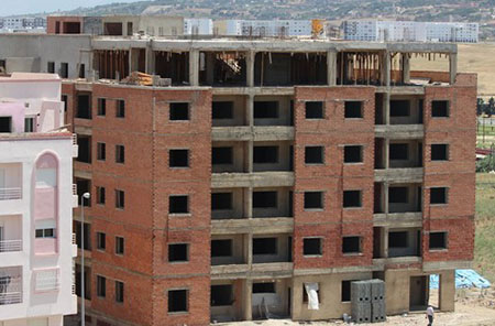 تنفيذ قرار هدم احدى البنايات بمُحيط مطار ابن بطوطة بطنجة