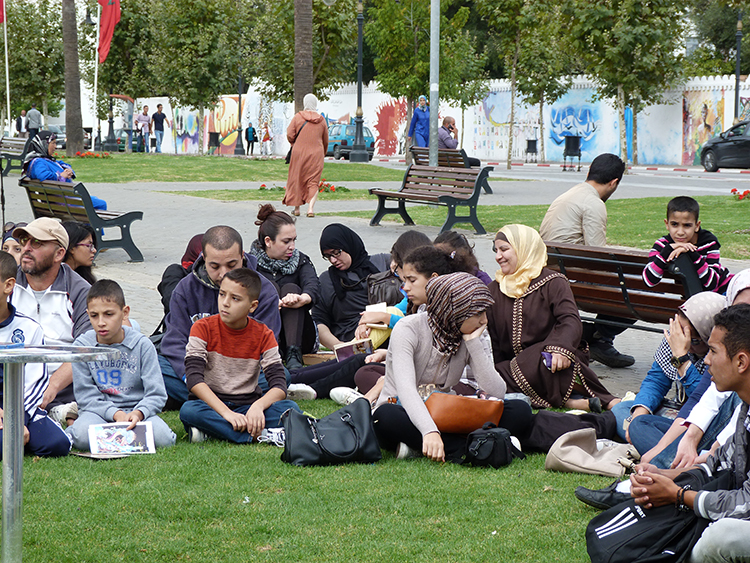 لمـاذا لا نقـرأ : عـوائــق ورهــانـات القـراءة