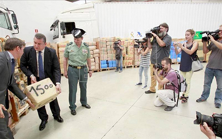 المحكمة الابتدائية بطنجة تنظر اليوم في فضيحة تهريب 48 طن من المخدر على متن شاحنتين !