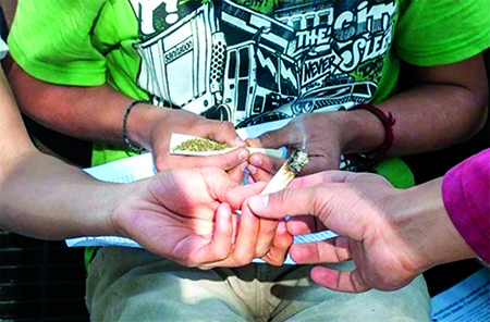 تَعاطي تلاميذ أبرياء للمخدرات… منتهى الإهمال الأبوي و التربوي و الأمني