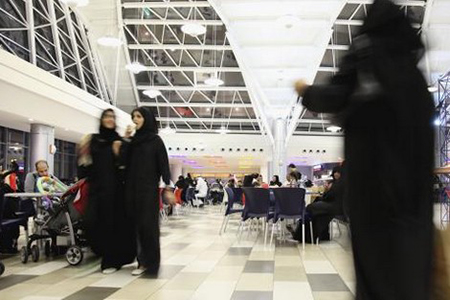 معاناة المهاجرات المغربيات في دول الخليج ؛ قهر و تعنيف وسلب الحقوق