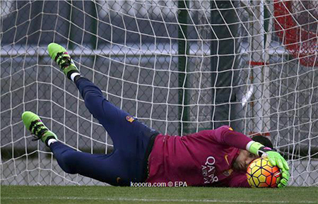 الصحافة الكتالونية تشيد بأداء برافو مع برشلونة