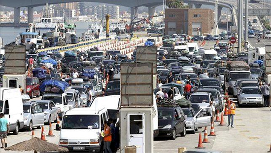 تدفق مغاربة العالم على ميناء طنجة