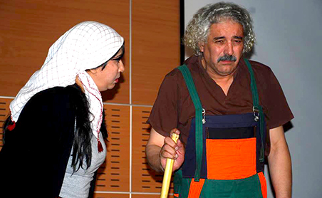 العرض المسرحي والسينمائي “اشكون حنا ؟” بالخزانة السينمائية بطنجة