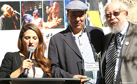 افتتاح مهرجان طنجة الدَّولي بمتحف القصبة التاريخي بتكريم البـاحث الأمريكي “مارفن كارلسن” ..