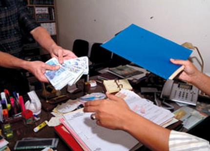 اتّهامات لنائب رئيس مقاطعة مغوغة بـالاحتيال وخلق وثائق مزورة ومحاولة التجزيئ السري