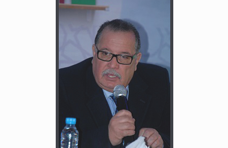 يحبّهـم ويحبّـونـه..