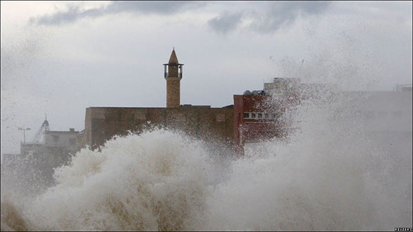 مديرية الأرصاد الجوية : أمواج عالية ليلة الجمعة بالسواحل الأطلسية لطنجة