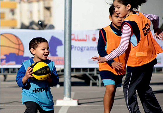 600 مستفيد من برنامج ” طنجة الكبرى تتَنفّس كرة السلَّة “