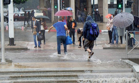 إنذارية جديدة تتنبأ بأمطار رعدية يومي السبت والأحد بجهة طنجة