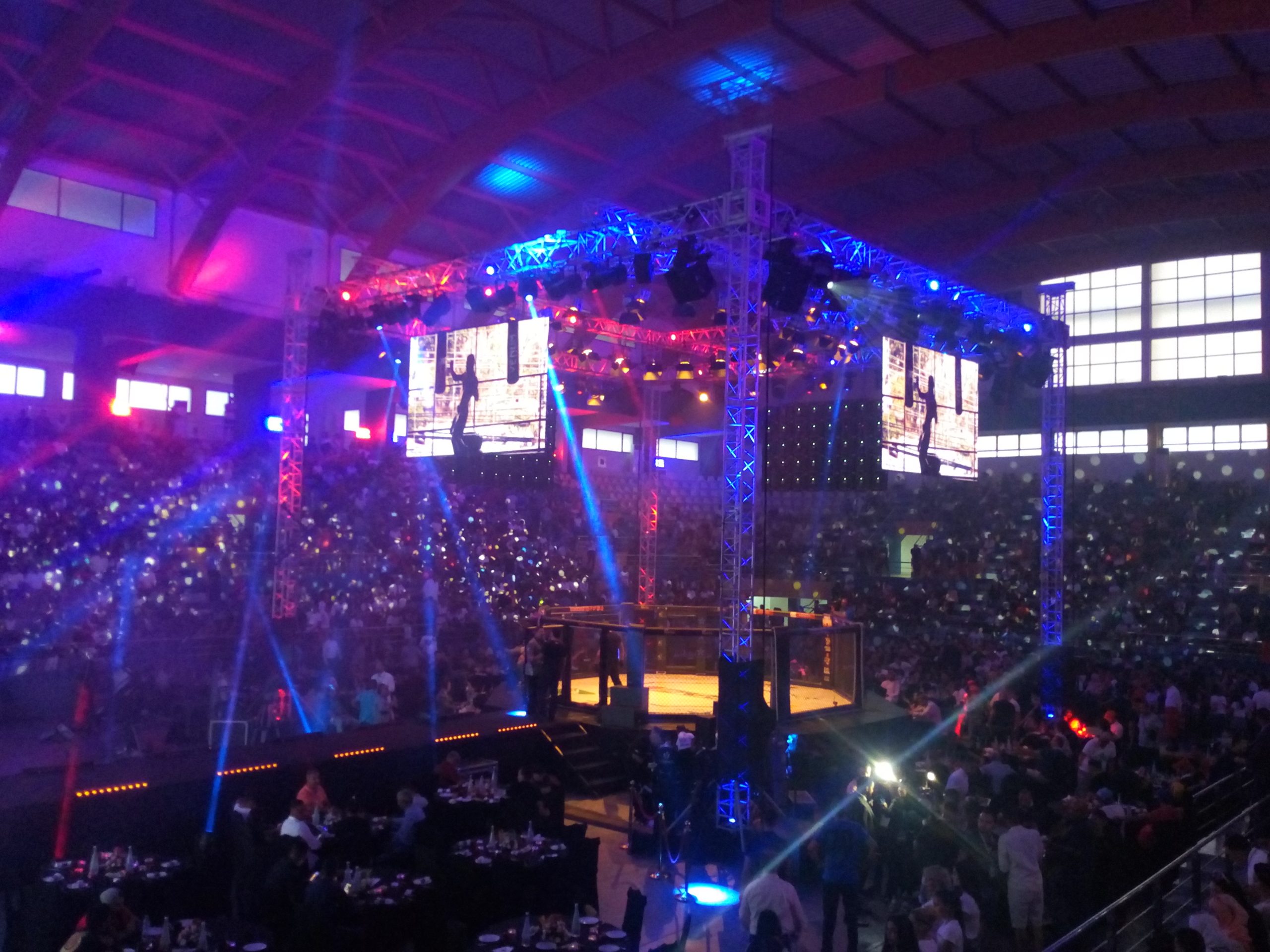 القاعة المغطاة زياتن ـ طنجة تحتضن بطولة ” brave 14 “