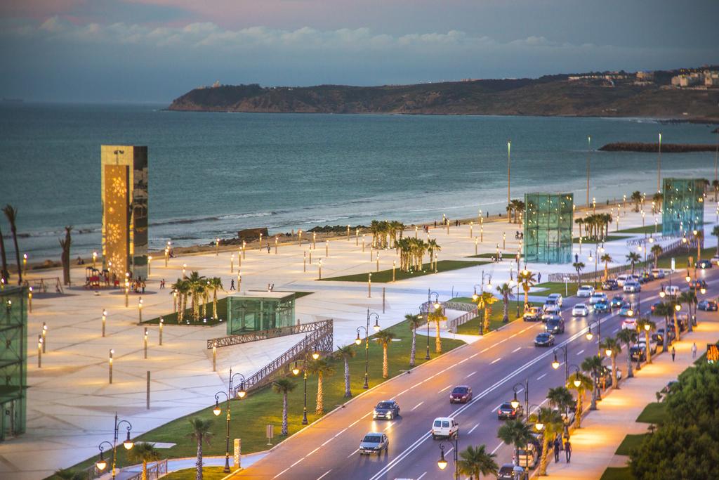 حملة لتحرير كورنيش طنجة والشاطئ البلدي من المستغلين للملك البحري العام