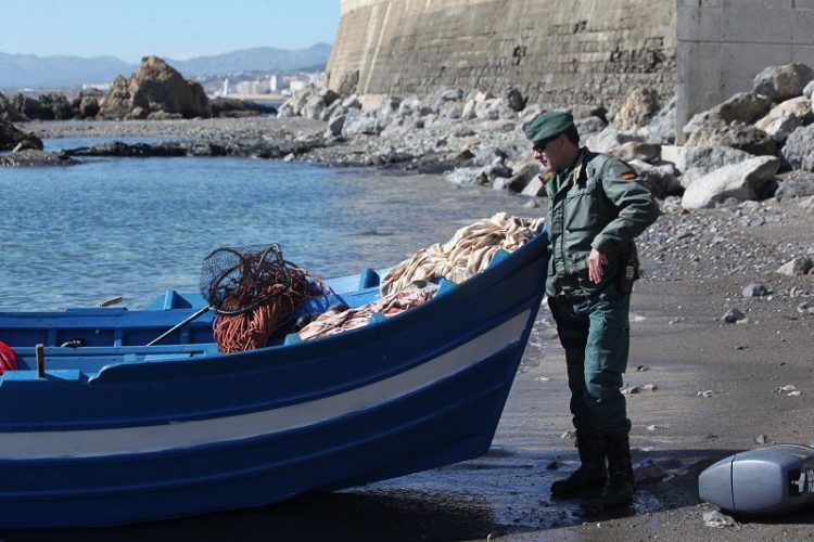 توقيف شبكة تنشط في تهريب المهاجرين السريين من سبتة والفنيدق