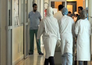 إضراب أصحاب البذلة البيضاء يبلغ 80 بالمائة