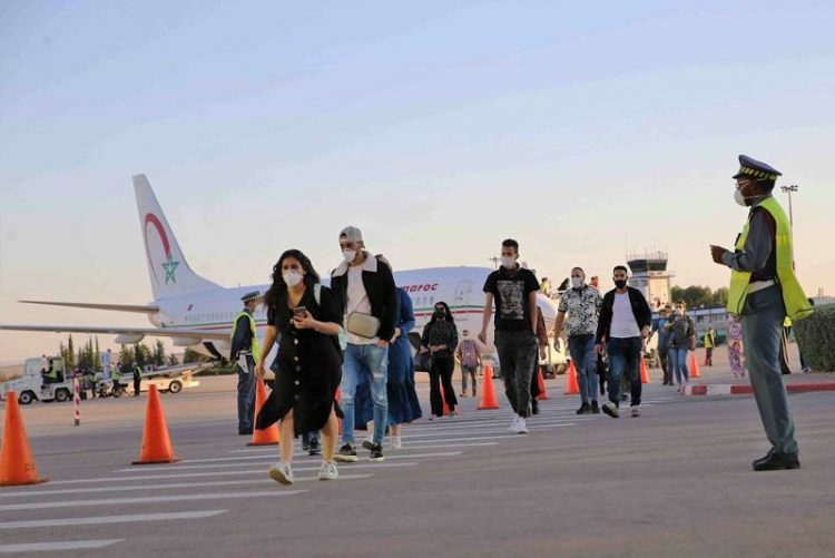 عضو باللجنة العلمية يتوقع إعادة فتح الحدود في هذا التاريخ