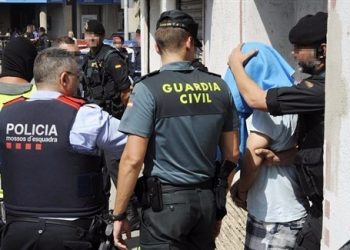 شرطة إسبانيا تضع حدا لشبكة إجرامية تهرب مواد صناعة “القرقوبي” إلى المغرب