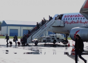 طنجة: وصول طائرة تقل طلبة مغاربة بأوكرانيا