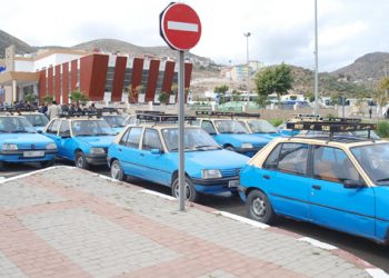 مهنيو سيارات الأجرة بالحسيمة يستنكرون الزيادة في سعر المحروقات