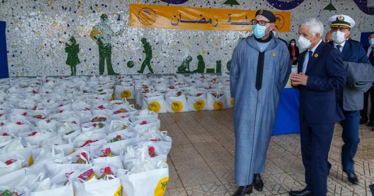 الملك يعطي بالرباط انطلاقة العملية الوطنية “رمضان 1443”