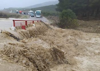 من جديد.. الأرصاد تحذر من أمطار ورياح قوية بهذه المناطق