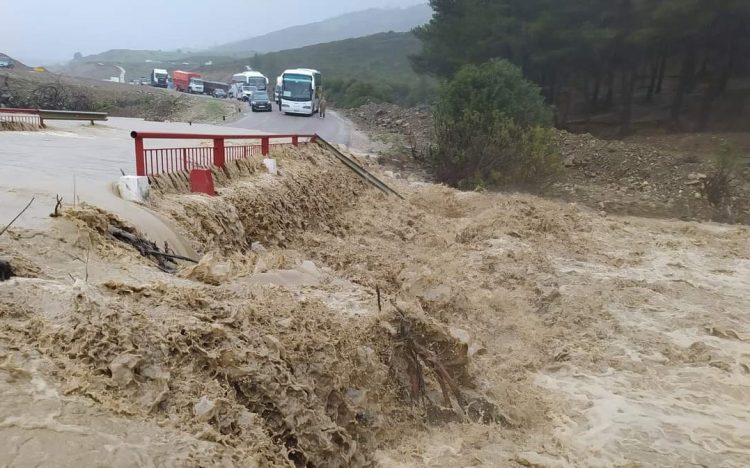 من جديد.. الأرصاد تحذر من أمطار ورياح قوية بهذه المناطق