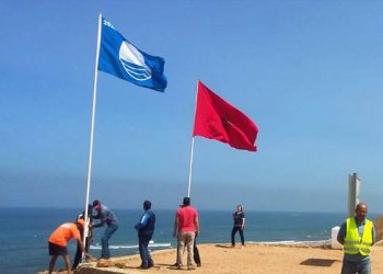 رفع اللواء الأزرق بشاطئ “با قاسم” و “أشقار” المطلين على المحيط الأطلسي غرب طنجة