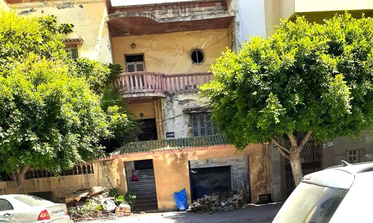 جديد “فيلا مهجورة”.. دخول أصحابها على الخط وحضور رجال الشرطة