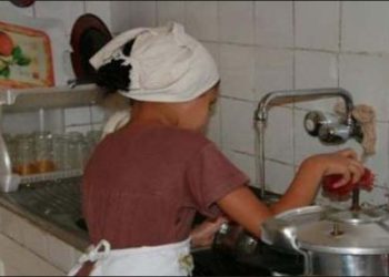 قانون عاملات وعمال البيوت… حبر على ورق معظم البيوت تستغل العاملات والعمال دون التقيد القانون… أين هو دور الرقابة؟؟؟