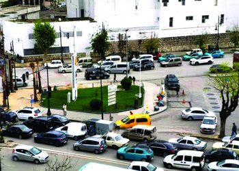 ساكنة طنجة تتذمر من الازدحام المروري الخانق بأبرز شوارعها