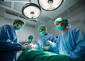 المعهد الوطني للأنكولوجيا يجري بنجاح ثاني عملية زرع كبد من متبرع حي