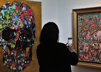 التشكيلية وفاء مزوار تعرض أعمالها الفنية بطنجة