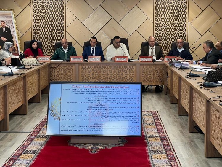 في دورة استثنائية لمجلس العمالة:  اعتماد مشاريع محلية وشراكات مع موريتانيا..