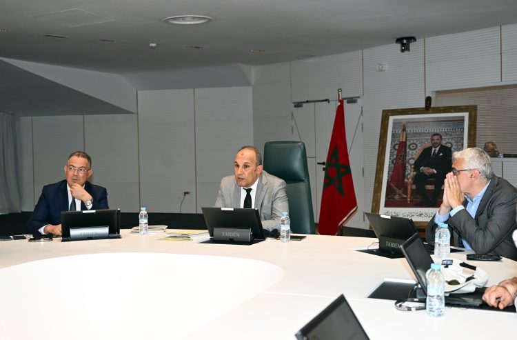 العصبة الاحترافية تحث الاندية على مواكبة الاقلاع الصحيح للكرة المغربية لقجع: إدماج التغطية الاجتماعية للاعبين والمؤطرين لضمان تقاعد مريح وعيش كريم