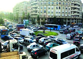 فوضى عارمة بعد تشغيل إشارات ضوئية بالمدارات بشكل عشوائي